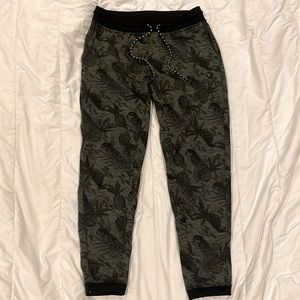 HURLEY MENS ARMY GREEN PINEAPPLE JOGGER. New without tag